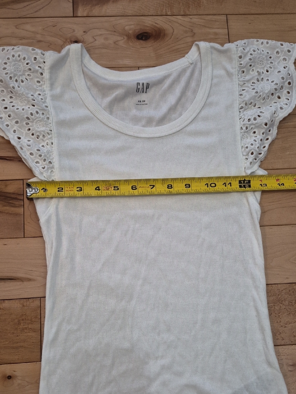 GAP Women's Size XS White Ribbed Tank with Eyelet Flutter Sleeves - Picture 5 of 5
